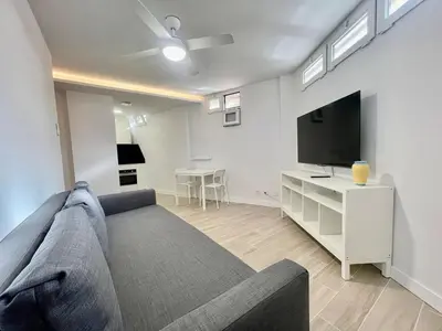 Una televisión o centro de entretenimiento en Apartment in Taliarte