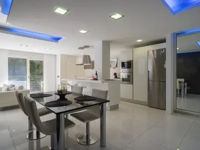 Una cocina o zona de cocina en CITY FAMILY Salvador Monsalud