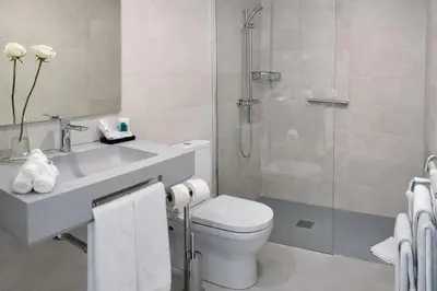Un baño de Sanom beach Resort by youRoom Only Adults