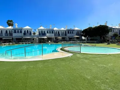 Piscina en o cerca de Sunny poolview bungalow in Maspalomas