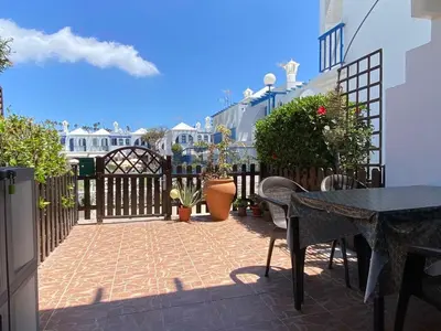 Un balcón o terraza de Sunny poolview bungalow in Maspalomas