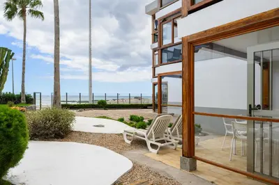 Un balcón o terraza de Los Papagayos Beach 1
