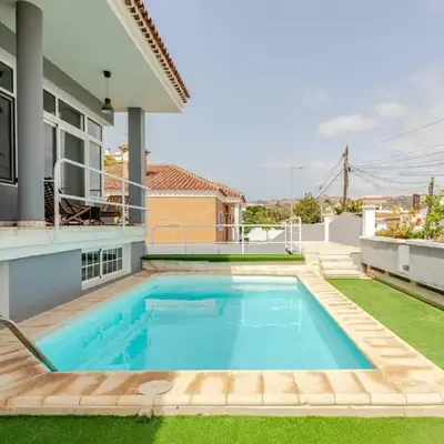SPECTACULAR VILLA PARKiNG POWERFUl WiFi SEAViEW