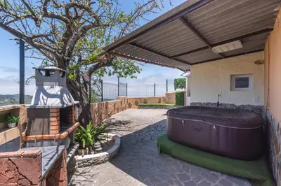 Un balcón o terraza de Home2book Bella Vista, BBQ & Jacuzzi