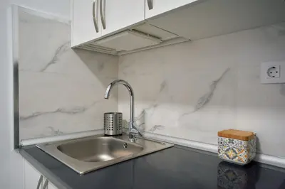 Una cocina o zona de cocina en Urban Flat in Santa Catalina - 4 min walk to beach