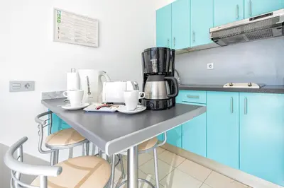 Una cocina o zona de cocina en Los Veleros Apartments