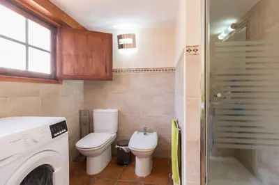 Un baño de El Caserón de Teror