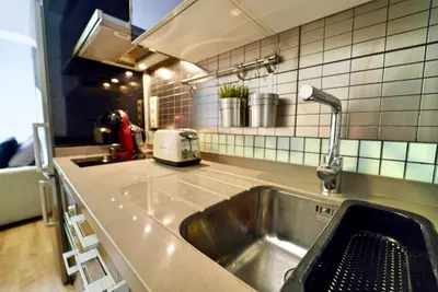 Una cocina o zona de cocina en The Poet´s Corner Holiday Home