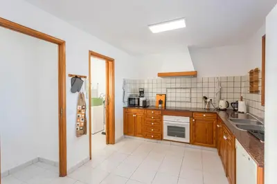 Una cocina o zona de cocina en Surf-Check House - 3 min walking to the Beach