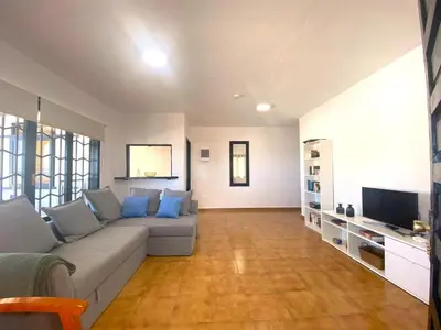 Una televisión o centro de entretenimiento en El Palomar