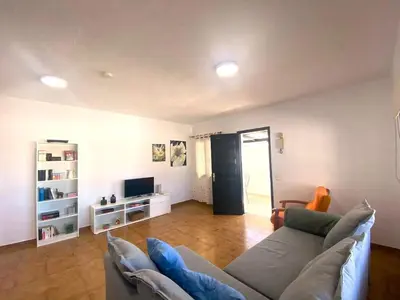 Una televisión o centro de entretenimiento en El Palomar