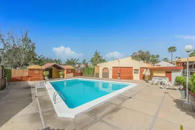 Piscina en o cerca de Bungalow Albatros Relajante BBQ en Maspalomas