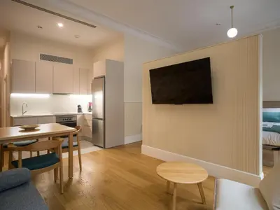Una televisión o centro de entretenimiento en CASA MfT