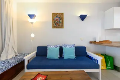 Cama o camas de una habitación en Charming Apartment with Terrace, Swimming pool and Sea views
