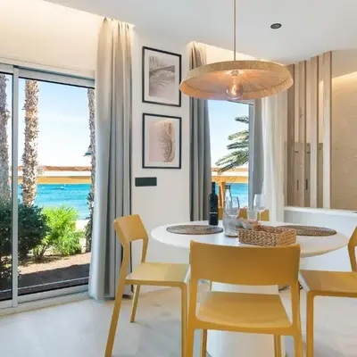 Home2Book Stylish Beachfront Escape