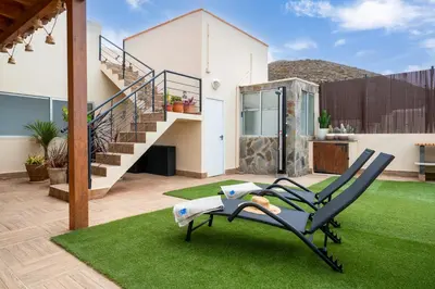 Un patio o zona al aire libre en Vivelorural casa Marao great sea views