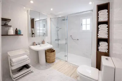 Un baño de Sunny Playa del Cura
