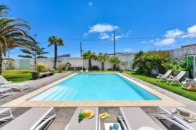 Piscina en o cerca de Chalet La Estrella 30 by VillaGranCanaria