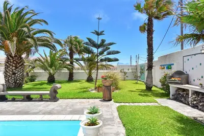 Piscina en o cerca de Chalet La Estrella 30 by VillaGranCanaria
