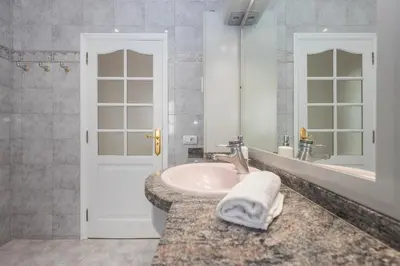 Un baño de 4BR Chalet El Romero-Private Pool, Barbecue & Chill