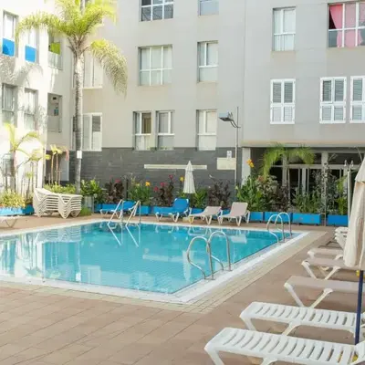 Home2Book Bright Retreat with Pool