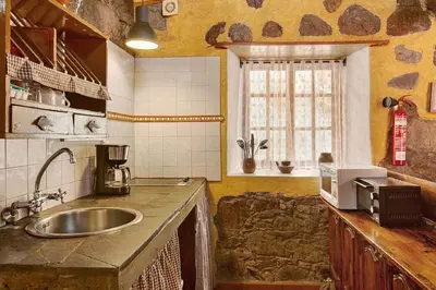 Una cocina o zona de cocina en Authentic Canarian House in the center of Gran Canaria