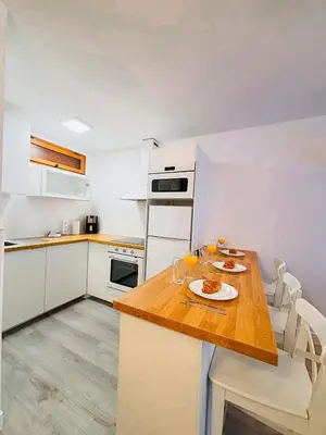 Una cocina o zona de cocina en Whisper Holiday Home