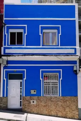 Edificio en el que se encuentra el hostal o pensión