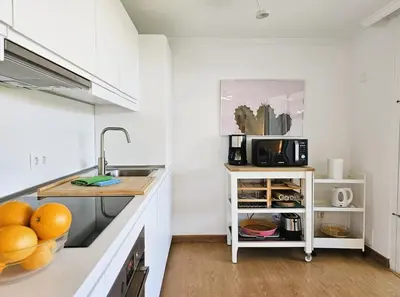 Una cocina o zona de cocina en Stylish & cozy home by the beach