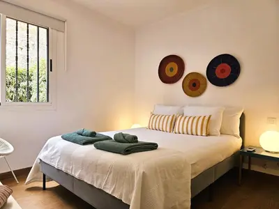 Cama o camas de una habitación en Stylish & cozy home by the beach