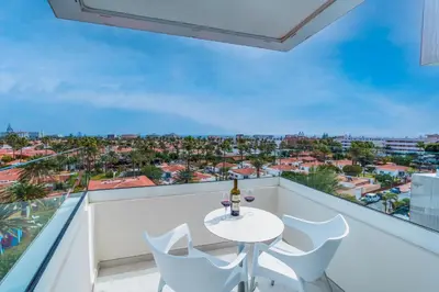 Un balcón o terraza de HL Rondo Hotel