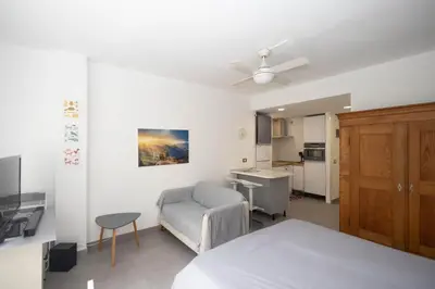 Una cocina o zona de cocina en Cozy Loft & Seaside Views- 1 min Las Canteras