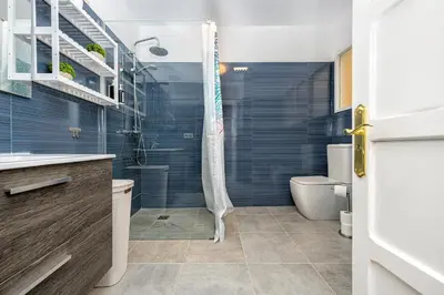Un baño de Lunin Apartments