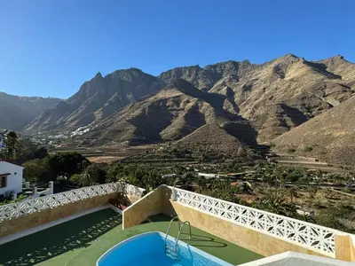 Vista general de una montaña o vista desde la casa o chalet