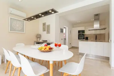Una cocina o zona de cocina en Villa Katarina Ocean Wiew Heated Pool Wi-fi