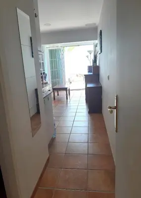 Una televisión o centro de entretenimiento en Maison du Soleil