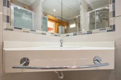 Un baño de Sun Port Ocean Views - Renovated & Pool