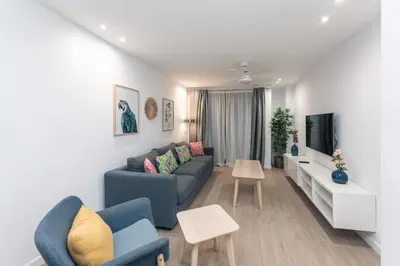 Una televisión o centro de entretenimiento en Sun&Beach la Strada by Canarias Homelidays