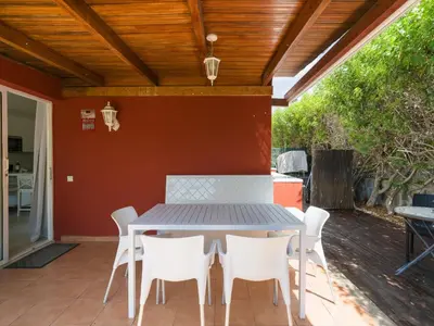 Un patio o zona al aire libre en Cozy house with private jacuzzi Maspalomas