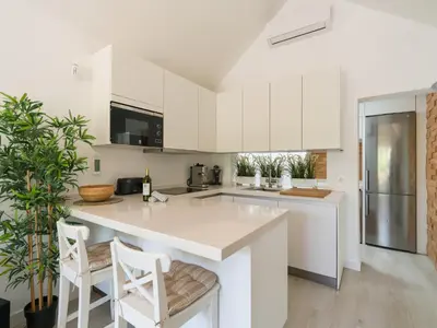 Una cocina o zona de cocina en Cozy house with private jacuzzi Maspalomas