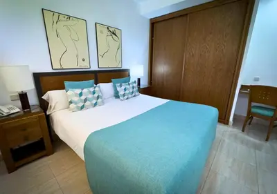 Cama o camas de una habitación en Holiday Club Sol Amadores