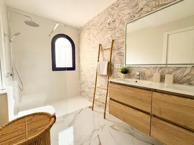 Un baño de Oasis Beach Home Meloneras with jacuzzi