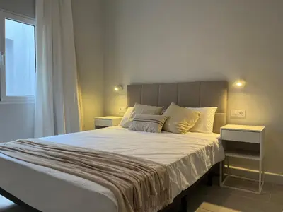 Cama o camas de una habitación en House near the beach with rooftop and BBQ