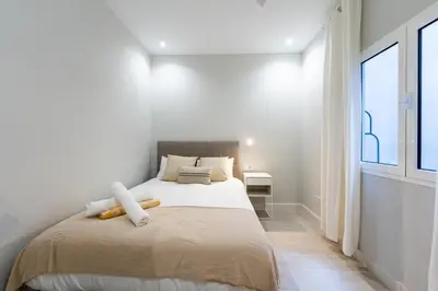 Cama o camas de una habitación en House near the beach with rooftop and BBQ