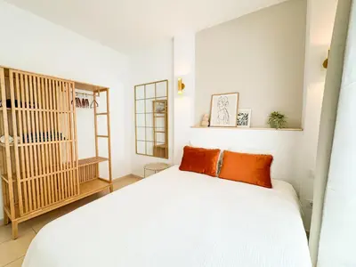 Cama o camas de una habitación en Peaceful Beach House by CanaryScape
