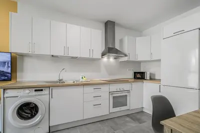 Una cocina o zona de cocina en City Hub Stay