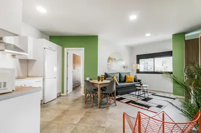 Una cocina o zona de cocina en City Hub Stay