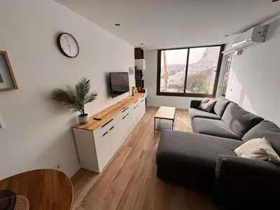 Una televisión o centro de entretenimiento en Luxury Ocean View Patalavaca Apartment
