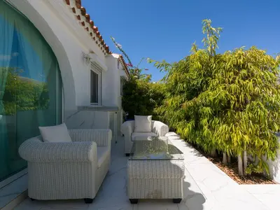 Jardín al aire libre en FaroQuilla Suites Pasito Blanco