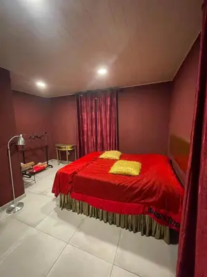 Cama o camas de una habitación en Apartamento con jardín y pequeña piscina privada para refrescarse